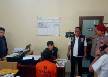 Demi Upah 1,8 Juta, Kurir 20 Kg Ganja Nekat Gigit Polisi