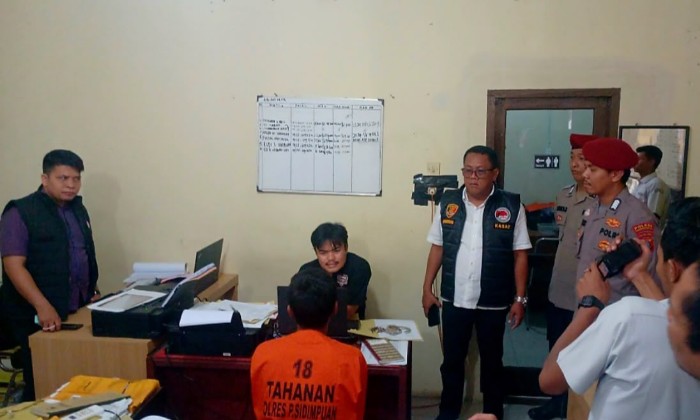 Demi Upah 1,8 Juta, Kurir 20 Kg Ganja Nekat Gigit Polisi