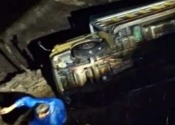 Jalinsum Sipirok Lumpuh Usai Truk Terperosok di Badan Jalan Aek Sulum yang Amblas