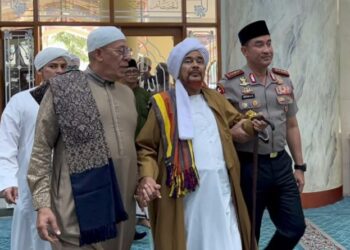 Kapolri Memohon Doa dan Nasehat Habib Umar bin Hafidz Demi Kedamaian Negeri