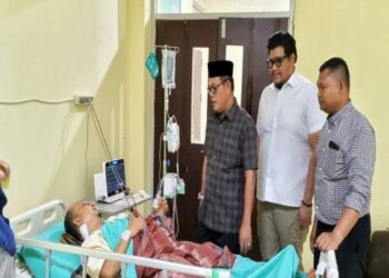 Legislator Golkar Madina Jenguk Korban Pembacokan di RSUD Panyabungan