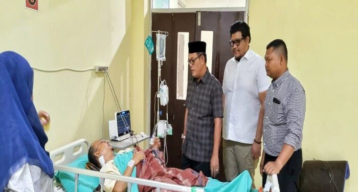 Legislator Golkar Madina Jenguk Korban Pembacokan di RSUD Panyabungan