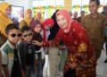 Momen Kasih Sayang Ketua TP PKK Madina Menembus Keterbatasan Murid SLB