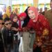 Momen Kasih Sayang Ketua TP PKK Madina Menembus Keterbatasan Murid SLB