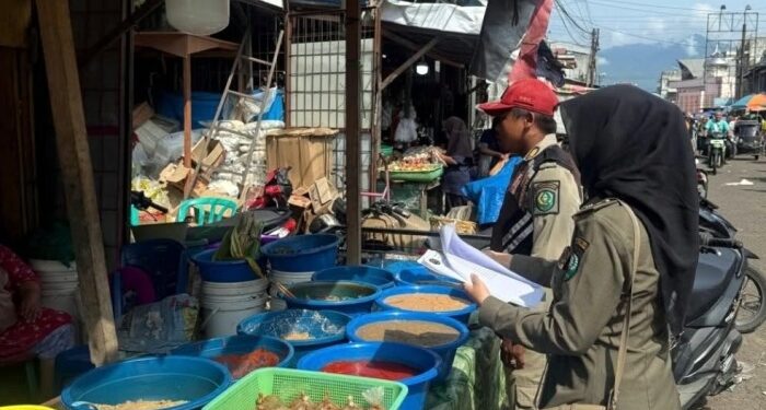 Tertibkan Jalan Thamrin, Pemko Padangsidimpuan Larang PKL Berjualan di Trotoar