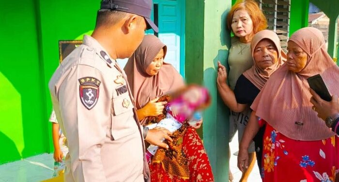Miris..! Warga Sipange Temukan Bayi Tiga Bulan Berbalut Kain Basah di Pinggir Jalan Raya