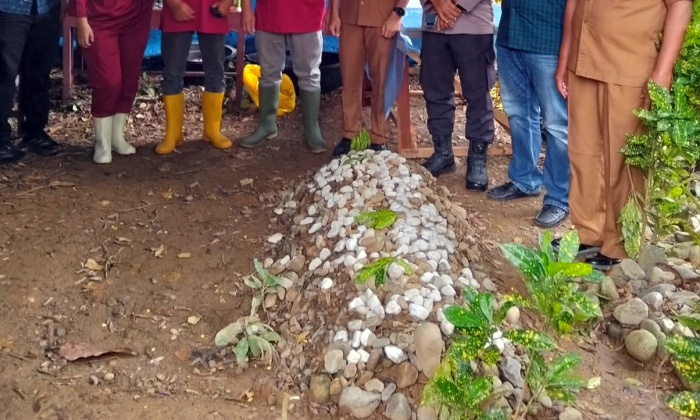 Polisi Bongkar Makam Remaja Hamil Diduga Korban Satpam di Siabu